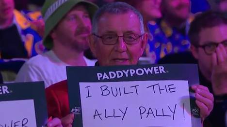 Nathan Aspinall gewinnt in der zweiten Runde gegen den US-Amerikaner Leonard Gates und zieht souverän in die dritte Runde ein.