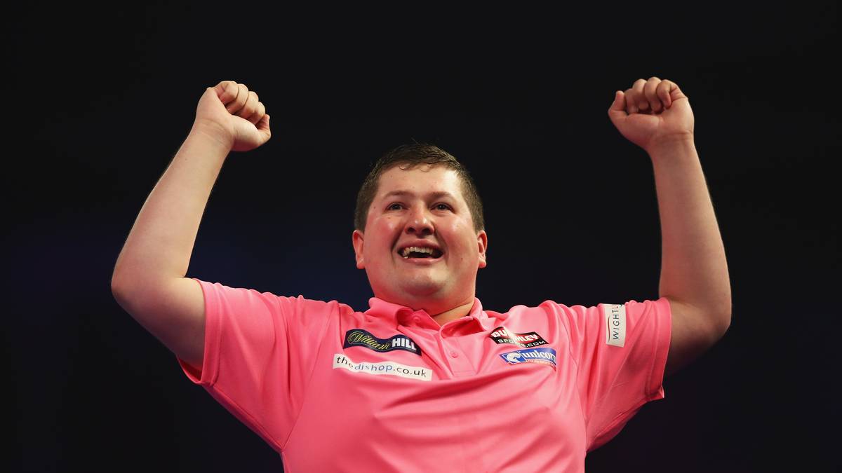 So kennen und lieben ihn seine Fans: Keegan Brown hat nicht nur oft genug Grund zum Jubeln, sondern ist auch immer gut an seinem rosa Shirt zu erkennen. Ohne geht "Needle" nicht auf die Bühne