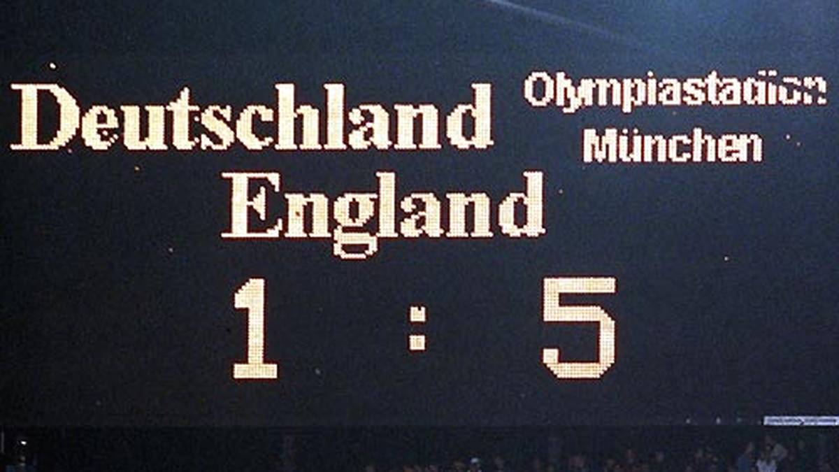 PLATZ 7 - Im Rückspiel geht Deutschland jedoch böse unter. Auch Carsten Janckers 1:0-Führung bringt keine Sicherheit