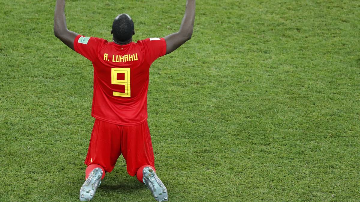 HET NIEUWSBLAD: "Absoluter Wahnsinn. Rote Teufel holen zwei Tore Rückstand gegen Japan auf. Belgien trifft nach einer irren zweiten Halbzeit auf Brasilien. Wow, das war spannend"