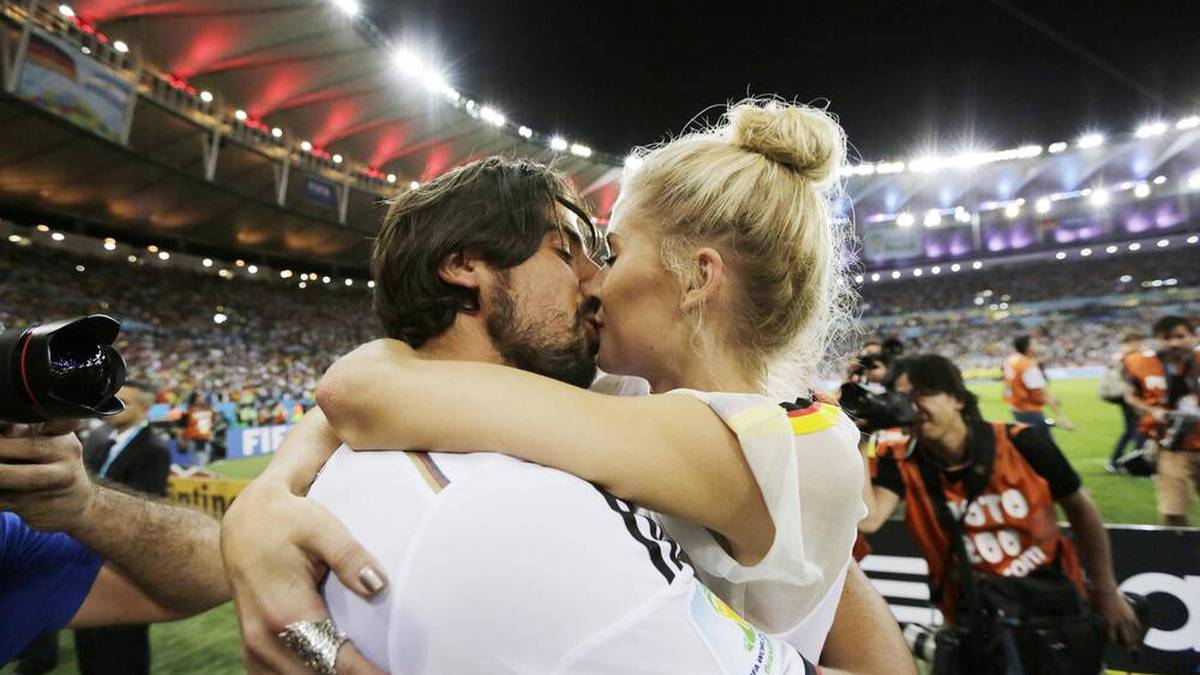 Sami Khedira nach dem WM-Triumph mit seiner damaligen Freundin Lena Gercke