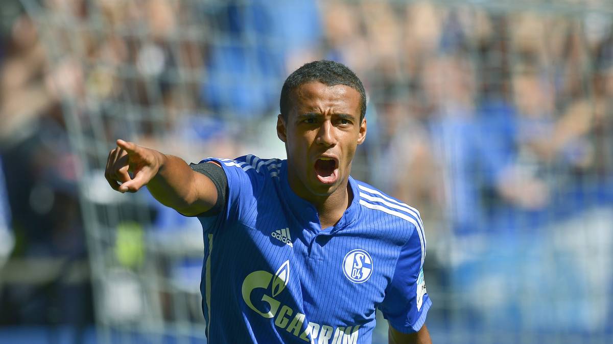 JOEL MATIP verließ die Königsblauen 2016 ablösefrei in Richtung FC Liverpool. Heidel konnte nichts machen, außer ihm viel Glück zu wünschen. Der Manager hätte den Innenverteidiger gerne behalten, es war die erste große Enttäuschung als Schalkes Sportvorstand