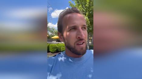 Harry Kane sorgte nach Englands Sieg gegen Mexiko mit seinem heiseren Interview für einen viralen Moment. Jetzt meldet sich der England-Kapitän auf Social Media zurück und zeigt: Seine Stimme ist wieder da.