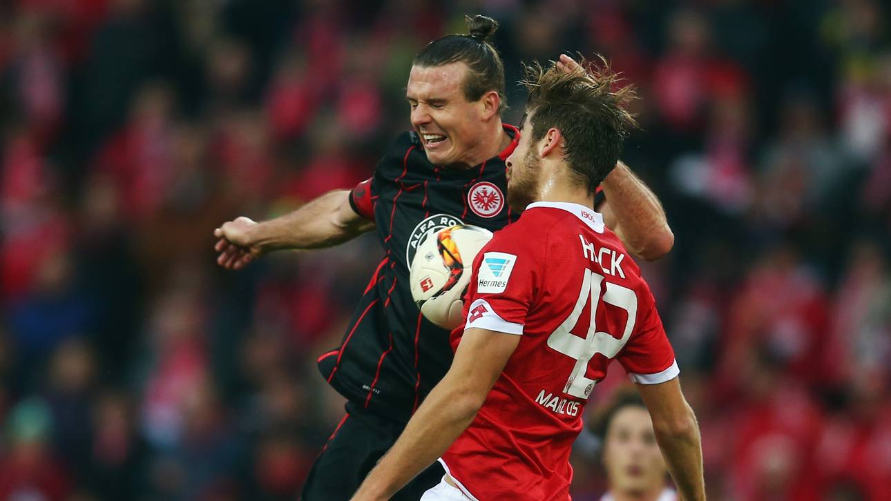 Youngster Hack erhält Profivertrag