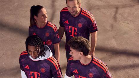 Der FC Bayern München hat sein Champions-League-Trikot für die Saison 2026/2027 veröffentlicht. Darauf sind vier ikonische Muster abgebildet. Doch die Fans tun sich schwer, diese zu erkennen.