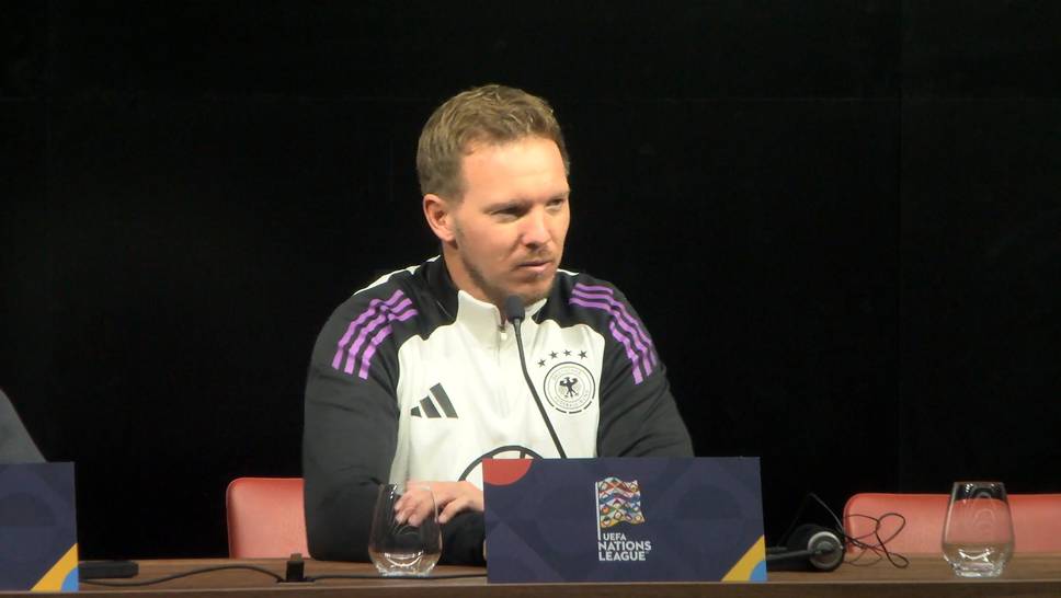 Gegen Ungarn fehlt mit Jonathan Tah eine wichtige Stütze im DFB-Team gesperrt. Trotzdem ist der Innenverteidiger in Ungarn mit an Bord. Trainer Julian Nagelsmann erklärt warum.