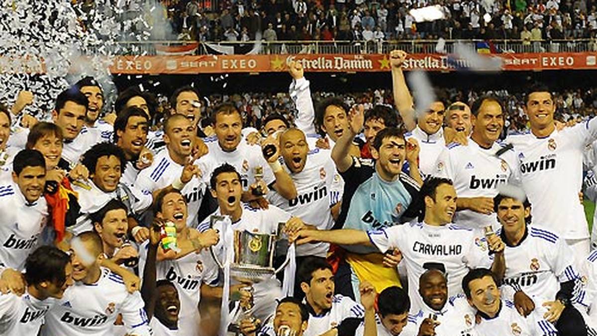 Im Finale der Copa Del Rey 2011 bezwingen die Königlichen Barca indes. Die Mannschaft von Mourinho gewinnt 1:0 nach Verlängerung und feiert den ersten Pokalsieg seit 18 Jahren