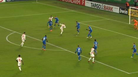 RB Leipzig zieht durch einen souveränen 3:1-Erfolg gegen die TSG Hoffenheim ins Viertelfinale des DFB-Pokals ein. Hoffenheims Stanley Nsoki schwächt sein Team in den Schlussminuten mit einem unnötigen Platzverweis.