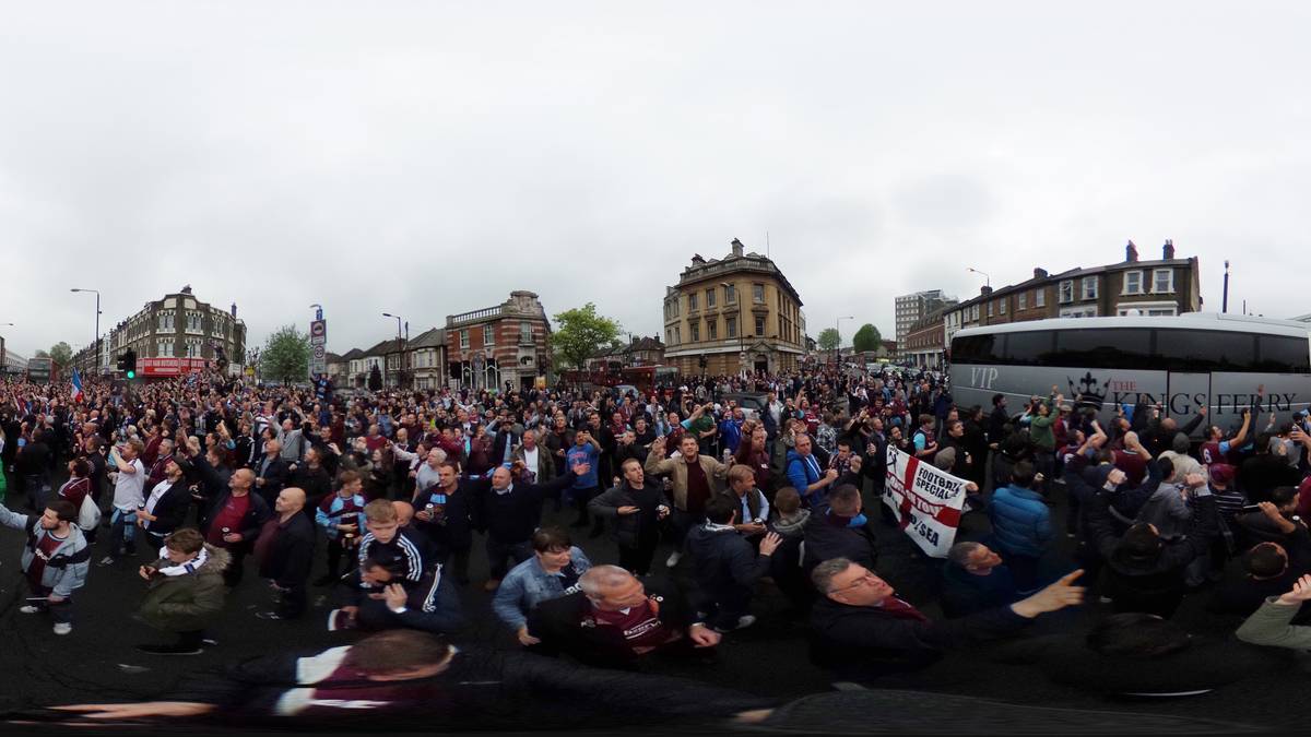 West Hams Co-Vorsitzender David Sullivan richtete unterdessen Vorwürfe an die Gäste: "ManUnited hätte eigentlich schon um 17 Uhr hier sein müssen. Sie haben denselben Fehler schon einmal bei Tottenham Hotspur gemacht. Ich hätte das Spiel pünktlich angepfiffen"