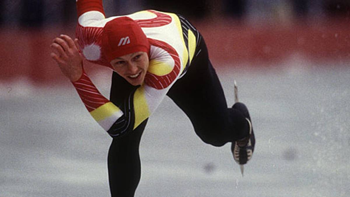 Uwe-Jens Mey dominiert in den vier Jahren um die Wiedervereinigung beim Eisschnelllaufen seine Distanz: Der gebürtige Warschauer holt sowohl in Calgary als auch in Albertville Gold über 500 Meter. Von 1988 bis 1991 gewinnt er viermal in Folge den Gesamtweltcup über diese Distanz