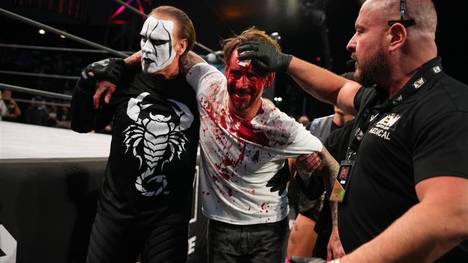 CM Punk (M.) wurde vor AEW Revolution 2022 Opfer einer blutigen Attacke von MJF