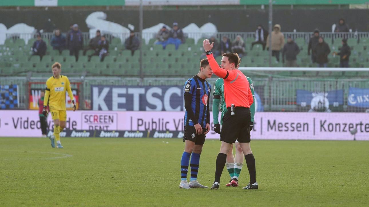 Schneeball-Attacke auf Schiedsrichter