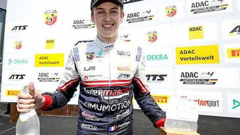 Der 15-jÃ¤hrige Franzose Theo Pouchaire jubelt Ã¼ber seinen ersten Formel-4-Sieg