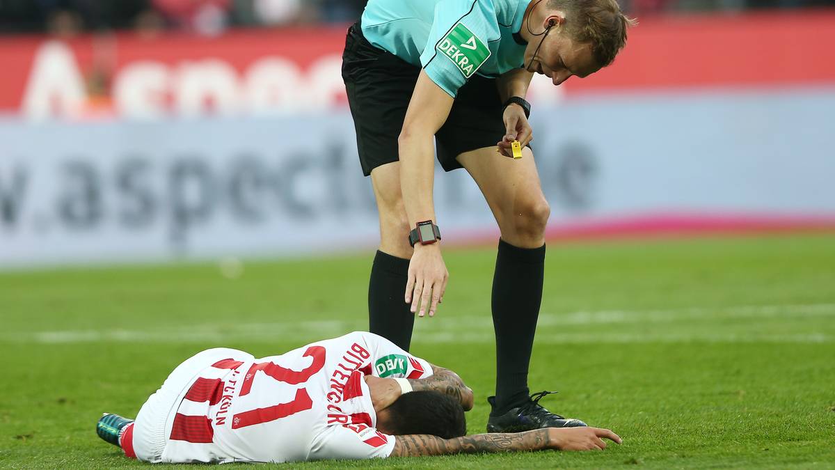 Als Heintz im Strafraum zu Boden gerissen wird, bleibt seine Pfeife dagegen stumm. Genau wie bei einem Zweikampf von Bittencourt und Falette, der dem Kölner in den Rücken springt