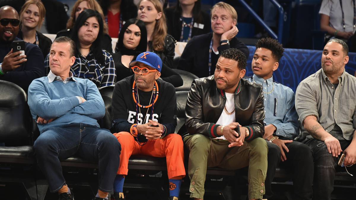 Regisseur und Knicks-Edelfan Spike Lee (2.v.l.) drückte vermutlich besonders Carmelo Anthony die Daumen