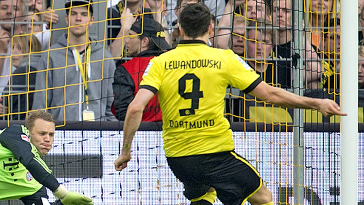 PLATZ 5 - Bundesliga 2012/13, 32. Spieltag: Am 32. Spieltag kommt es zum erneuten Duell der ewigen Kontrahenten: Nach Toren von Kevin Großkreutz und Mario Gomez endet die Begegnung 1:1. Tragische Figur des Spiels ist der wechselwillige Robert Lewandowski, der in der 60. Spielminute einen Elfmeter und somit die Siegchance für Dortmund vergibt.