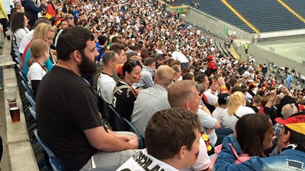 Alle drücken der deutschen Mannschaft die Daumen.