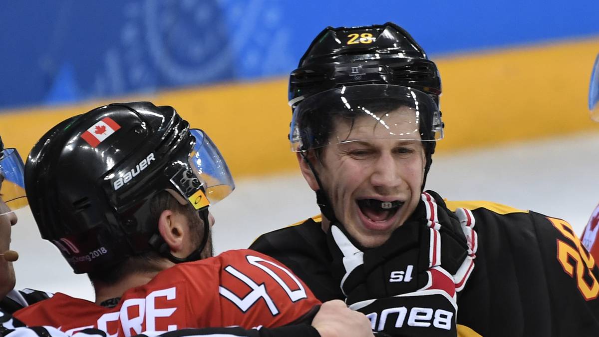 Mauer ist kein Kind von Traurigkeit, wie diese Szene aus dem Halbfinale gegen Kanada zeigt. Dort gelang ihm auch sein bislang einziger Turnier-Treffer