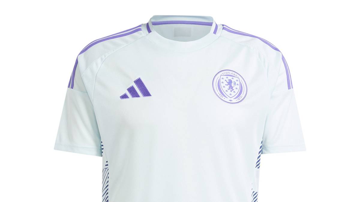 Schottland (Gast) - Ausrüster: Adidas - Die Auswärtstrikots der Schotten sind in Weiß gehalten und haben lila Verzierungen. 