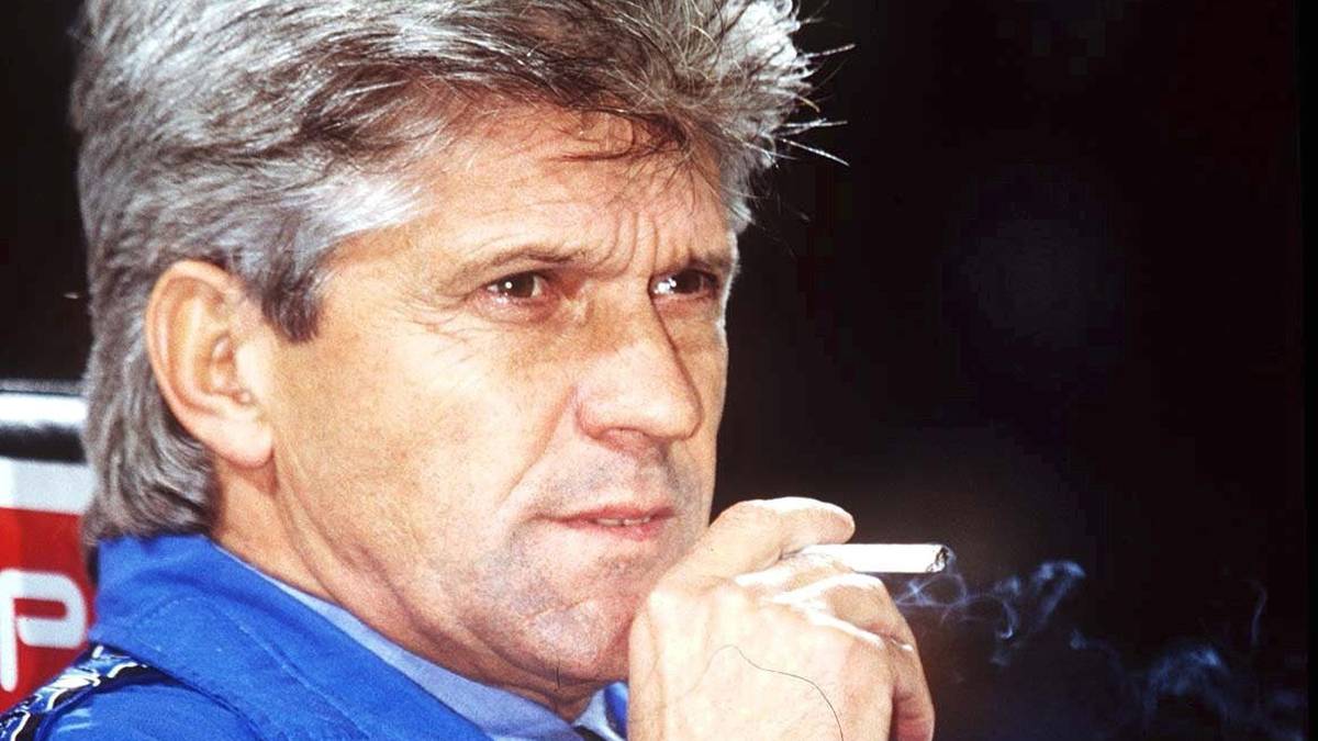 Der gelernte Maler eckt mit seiner rauen Art des Öfteren an und gilt zuweilen als cholerischer Exzentriker. "Ich wechsle nur aus, wenn sich einer ein Bein bricht", lautet eine seiner Devisen. Nach einer 1:5-Pleite im Derby gegen den Stadtrivalen FC Bayern und Auseinandersetzungen mit Klub-Boss Karl-Heinz Wildmoser muss Lorant im Oktober 2001 gehen