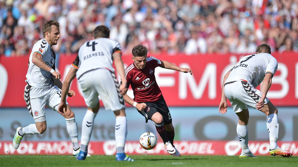 LINKSVERTEIDIGER: DOUGLAS SANTOS (25) wurde für 12-15 Millionen Euro an Zenit St. Peterburg verkauft. Sein Nachfolger kam aus Nürnberg. TIM LEIBOLD (25) entschied sich gegen den VfB und verteidigt nun hinten links an der Alster. Sein Backup ist HSV-Talent JOSHA VAGNOMAN (18), der auch rechts aushelfen kann