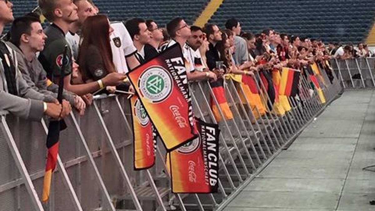 EM Public Viewing am Tag des Fussballs.