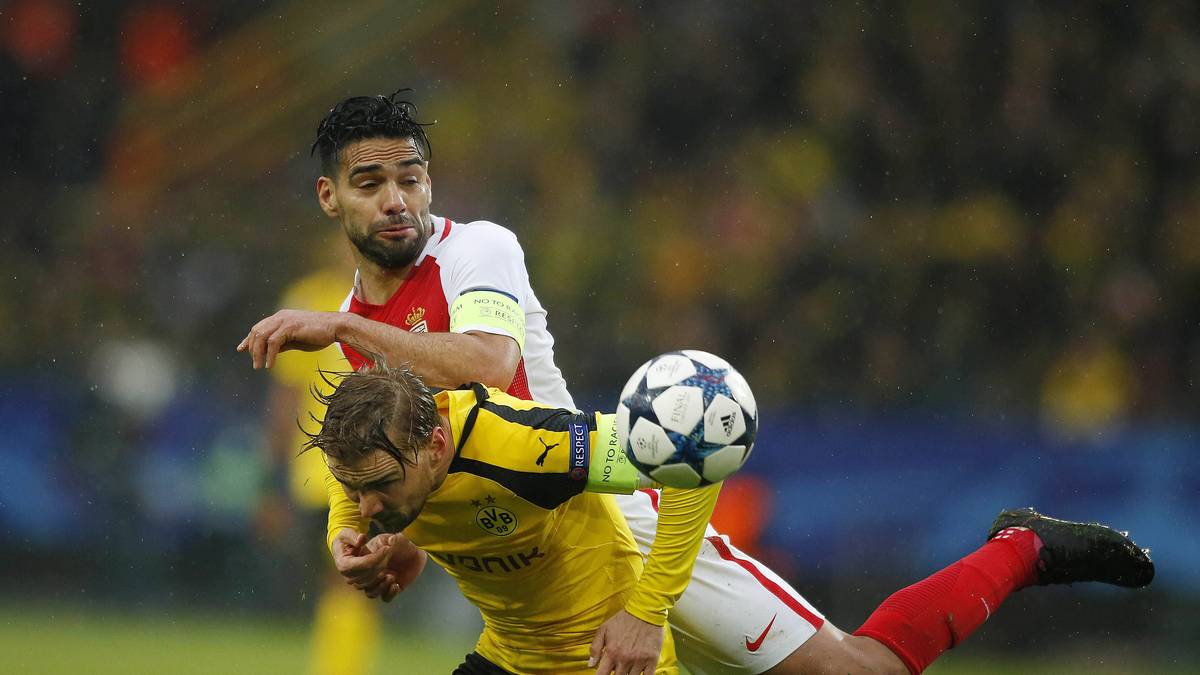 MARCEL SCHMELZER (bis 45.):  War es die Terror-Attacke vom Dienstag? Es wirkte so, als sei der BVB-Kapitän nicht ganz bei der Sache. Schmelzer schlug zwar viele Flanken und zeigte Einsatz. Leider blieb das alles aber ohne Ertrag. Zur Pause erlöste der Trainer seine Nummer 29