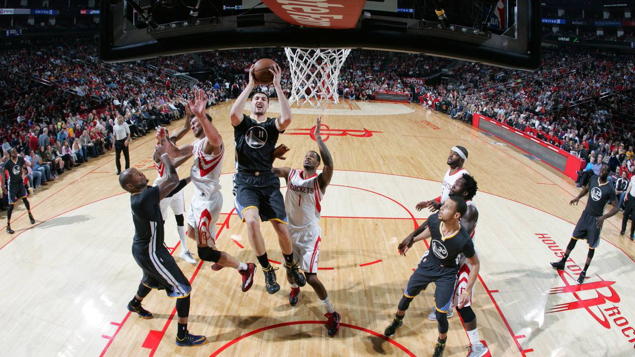 Warriors führen Rockets vor