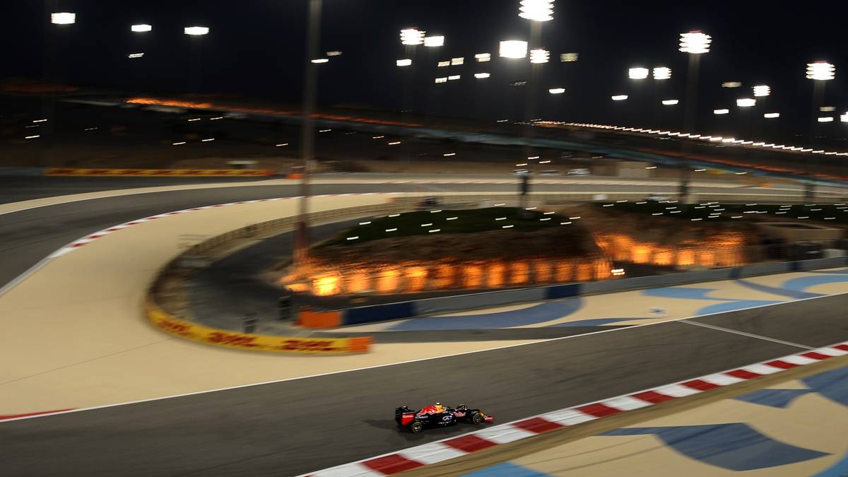 SACHIR/BAHRAIN (Bahrain International Circuit), 22. März, 16.10 Uhr: 2004 fand mit der Premiere in Bahrain auch der erste F1-Grand-Prix im Nahen Osten statt. 2014 wurde das Rennen erstmals nach Einbruch der Dunkelheit unter Flutlicht ausgetragen