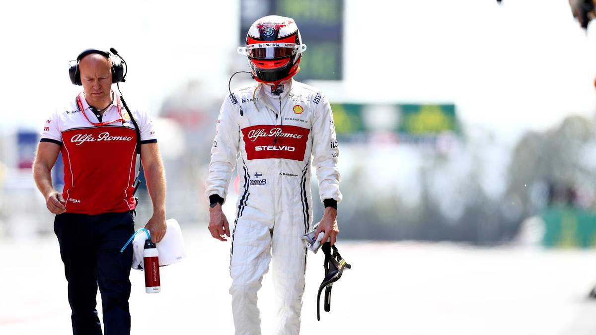 PLATZ 12: KIMI RÄIKKÖNEN (10 Strafpunkte) - Auch wenn er als "Iceman" bekannt ist - im Cockpit lässt sich der Finne ab und an schon einmal zu einer hitzigen Reaktion hinreißen. Seine Strafpunkte verteilt er jedoch clever regelmäßig über die Jahre, weshalb er nie Gefahr läuft, für ein Rennen gesperrt zu werden