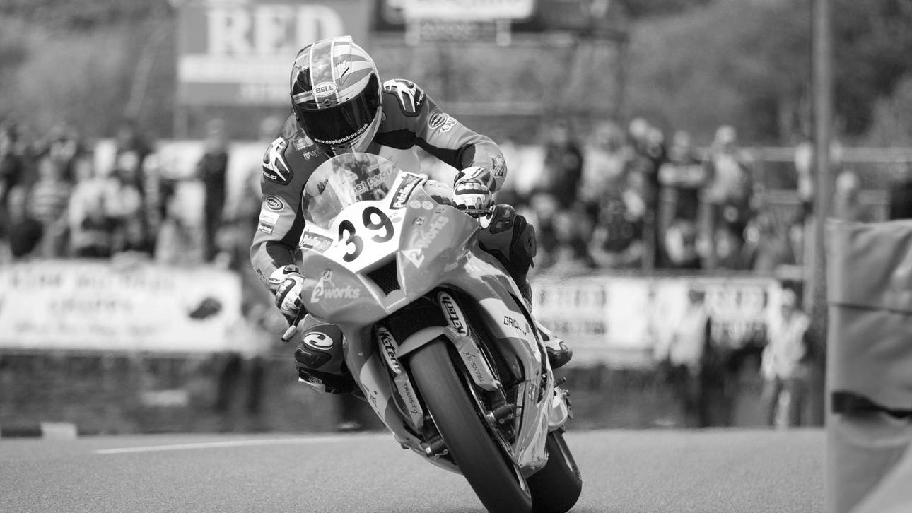 Horror-Crash: Motorrad-Pilot tot