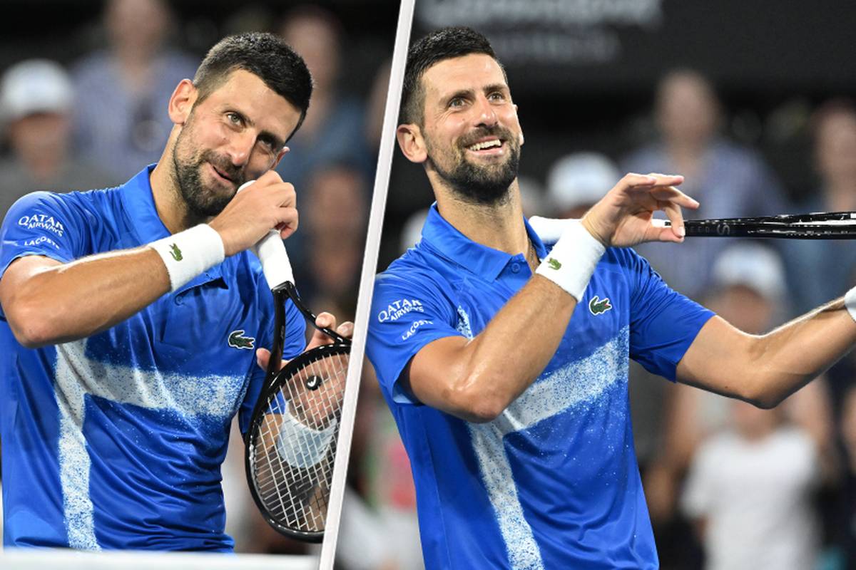 Novak Djokovic hat nach dem Sieg gegen Gael Monfils das Viertelfinale in Brisbane erreicht. Der Tennisstar erkärt dabei auch seinen kuriosen Jubel und wer hinter dieser Idee steckt. 