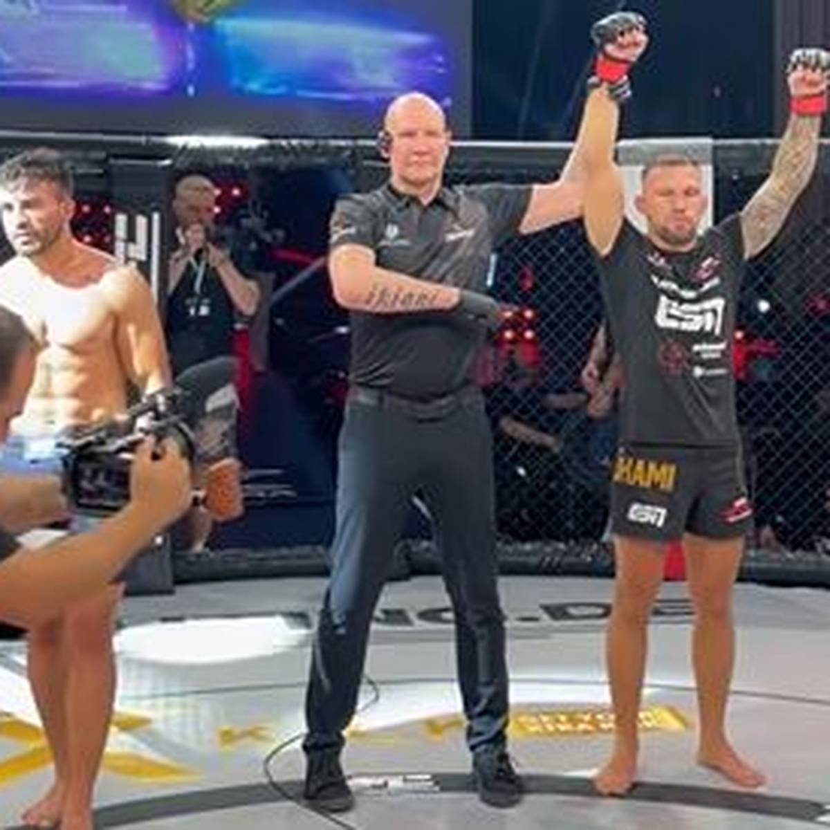 In einer spektakulären MMA-Kampfnacht in Bonn holen sich Max Coga, Joilten Lutterbach und Islam Dulatov wichtige Siege.