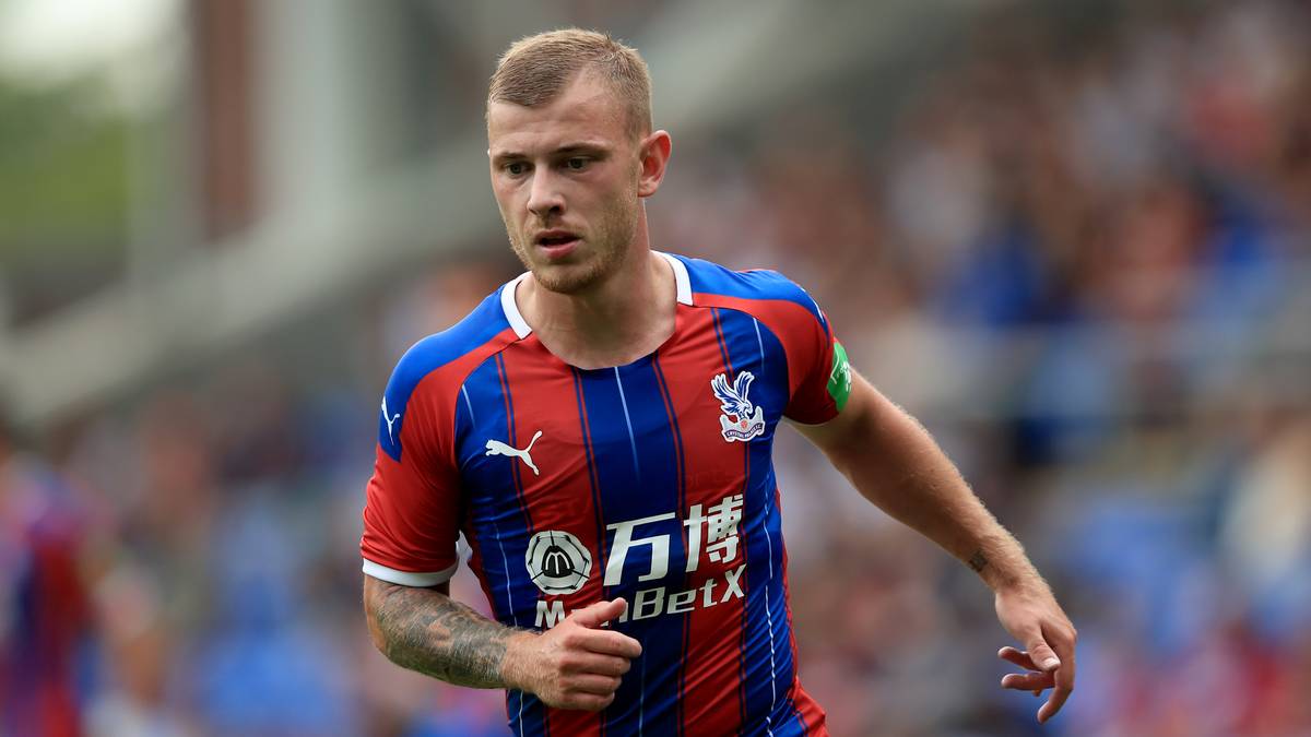 Zur Saison 2019/19 entschieden sich Meyer und sein Management für einen Wechsel in die Premier League. Als es dann "nur" Crystal Palace wurde, waren einige Beobachter dann doch etwas überrascht. Mit Palace spielte der Mittelfeldspieler eine eher durchwachsene erste Spielzeit in England