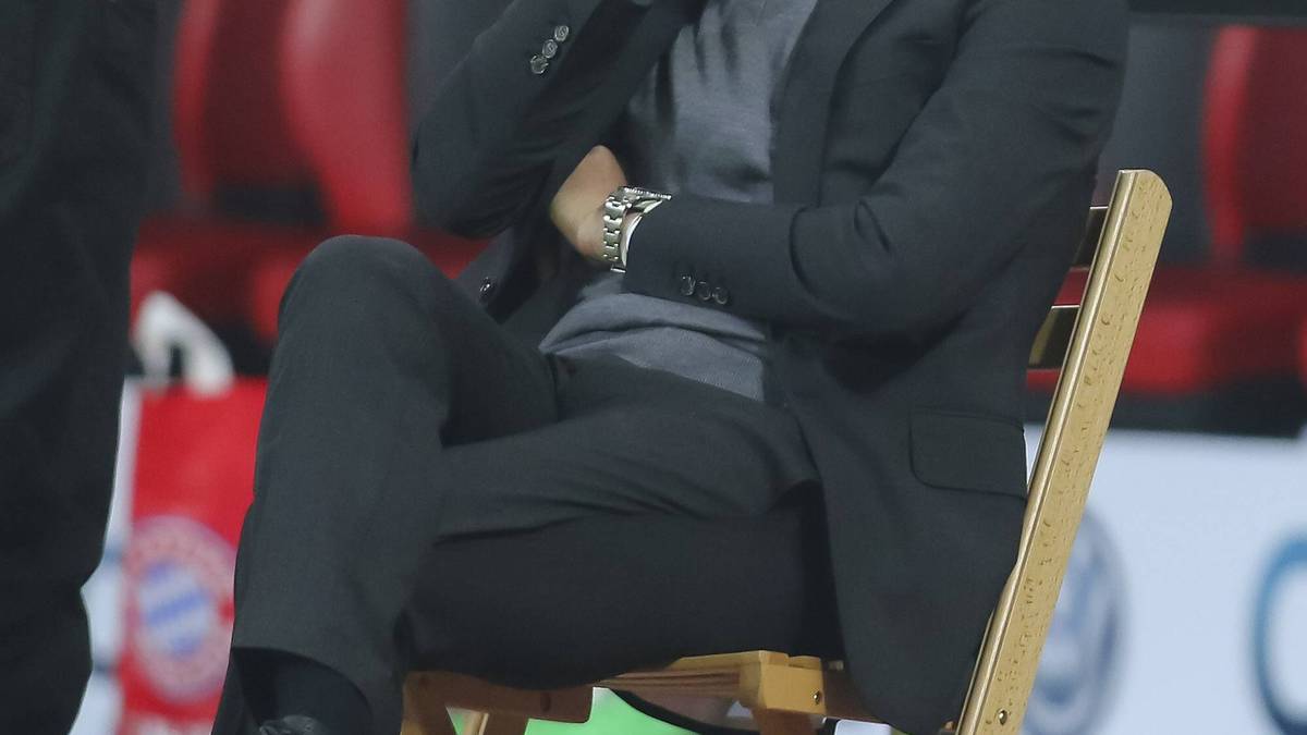 Beim Elfmeterschießen in Leverkusen kann Guardiola nicht auf seine Spieler einwirken, er kann noch nicht mal hinschauen