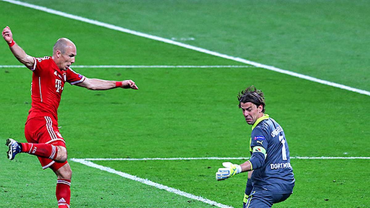 Nach dem Münchner Führungstreffer durch Mario Mandzukic und dem zwischenzeitlichen Elfer-Ausgleich durch Ex-Nationalspieler Ilkay Gündogan setzt Arjen Robben den Schlusspunkt zum 2:1. Bitter für den BVB: Das Tor fällt unmittelbar vor dem Spielende in der 89. Minute.