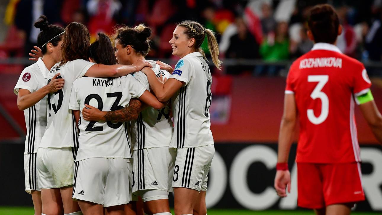 DFB-Frauen als Gruppensieger weiter