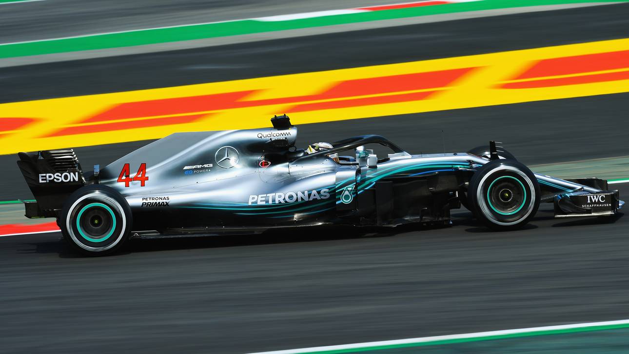 Silberpfeile hängen Vettel ab