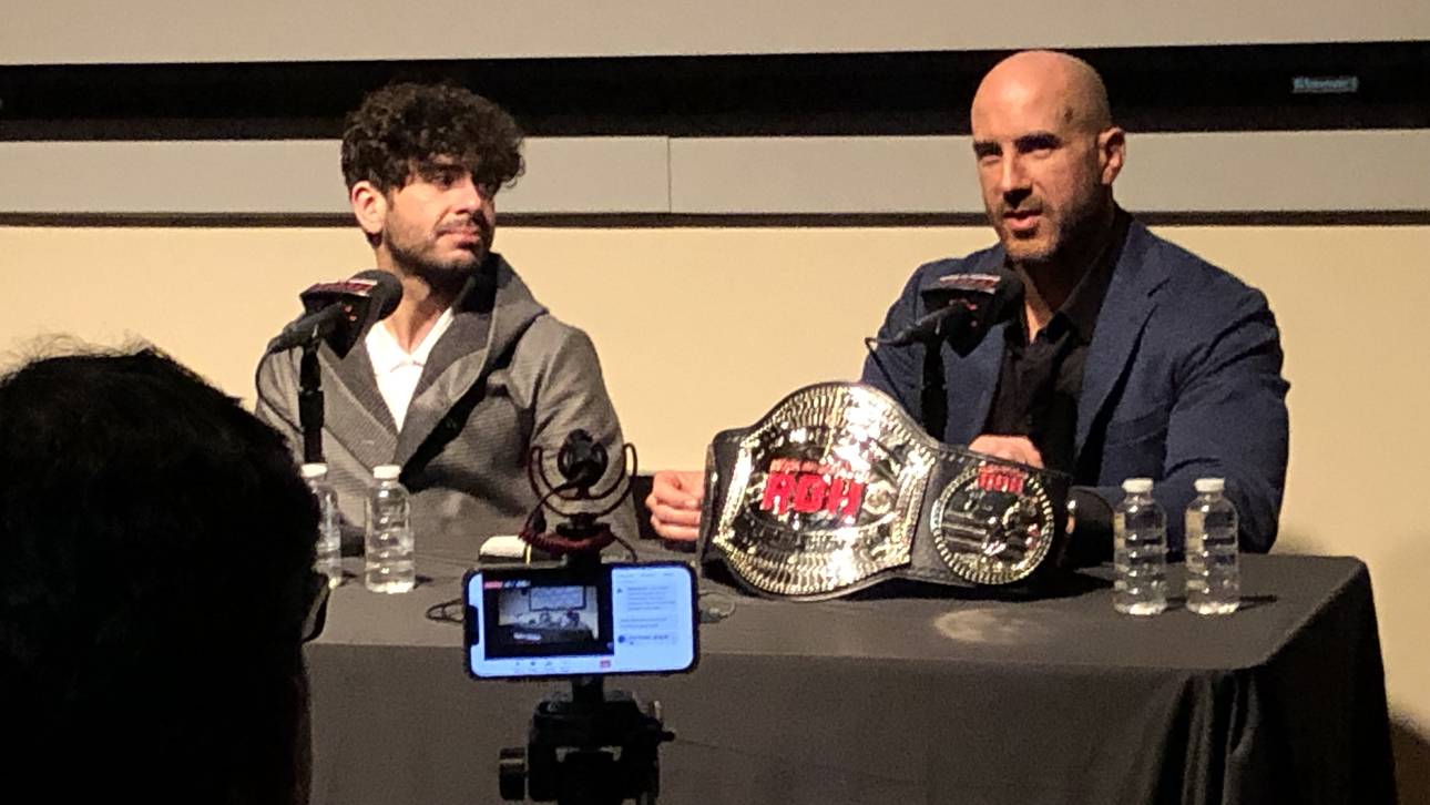 AEW-Boss Tony Khan und Wrestler Claudio Castagnoli am Freitag in Los Angeles