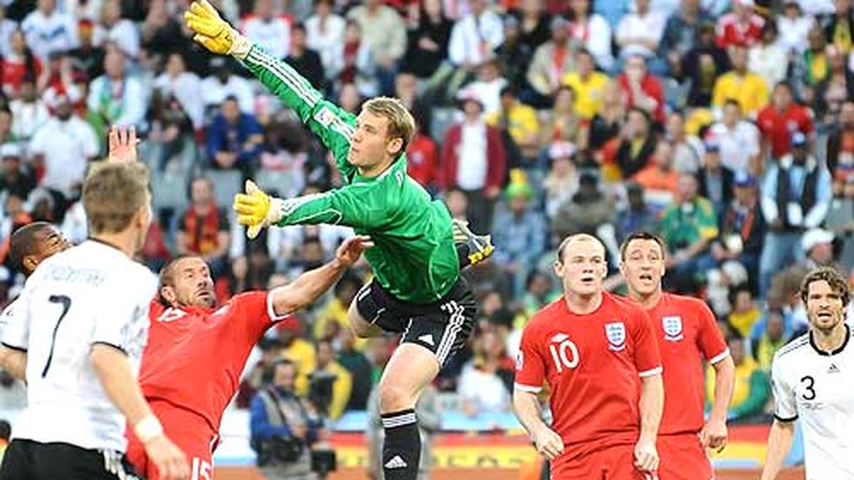 Für England trifft Upson (2.v.l.): Mit dem zwischenzeitlichen 1:2 bringt er die Three Lions in der 37. Minute zurück in die Partie