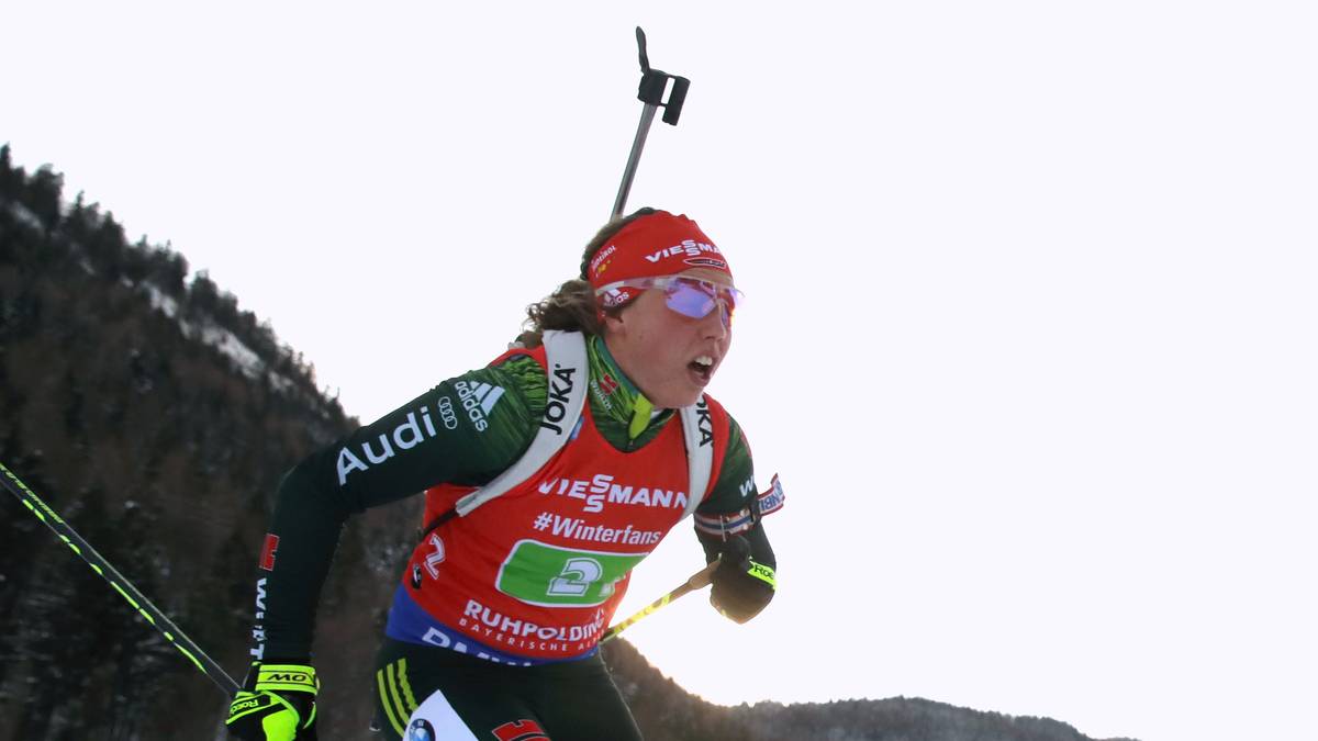 Überraschend gibt sie dann ihr Comeback in Nove Mesto, bei dem Dahlmeier im Sprint gleich auf Rang zwei landet. In der Verfolgung belegt sie den fünften Rang und lässt anschließend den Massenstart aber wieder aus