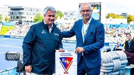 Werden auch 2025 die Hockey-EM in Mönchengladbach autragen: DHB-Präsident Fastrich und EuroHockey-Präsident Hofmann.