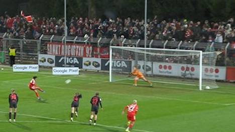 Die Frauen des FC Bayern München besiegen Bayer 04 Leverkusen in der Google Pixel Frauen-Bundesliga mit 3:0. Im Spiel bekommen die Bayern drei Elfmeter zugesprochen.