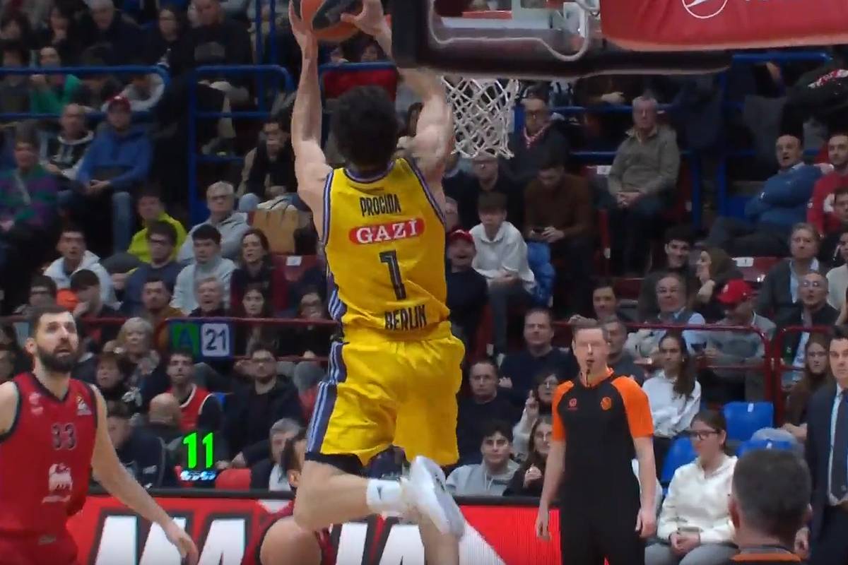 Die Highlights der Partie EA7 Emporio Armani Mailand - ALBA BERLIN aus der EuroLeague im Video.