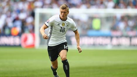 Toni Kroos  steht mit Deutschland im Viertelfinale der EM