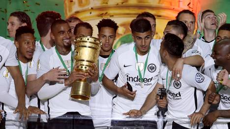 Eintracht Frankfurt feiert den Gewinn des DFB-Pokals