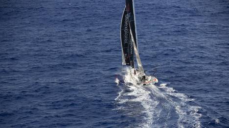 Boris Herrmann ist bei der Weltumseegelung Vendée Globe dramatisch um die Chance aufs Podium gebracht worden. 