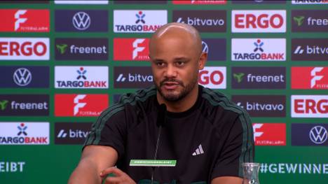 Vincent Kompany, Trainer des FC Bayern München, verteidigt nach zwei negativ konnotierten Fragen in Richtung seines Kollegen Kasper Hjulmand die Leverkusener Spielweise.