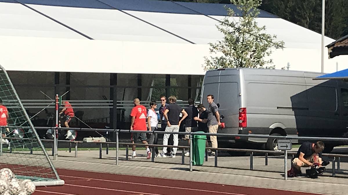 Arturo Vidal am Rande des Trainingsplatzes in Rottach-Egern