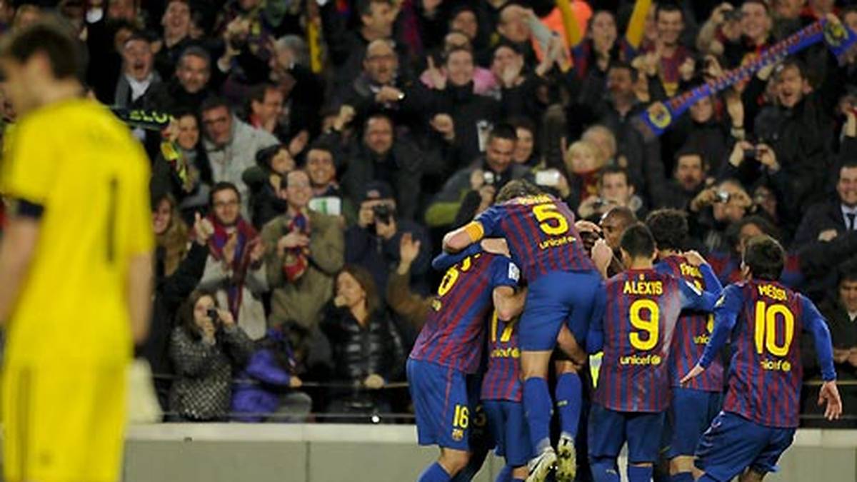 Im Rückspiel trennen sich beide Teams 2:2 - das reicht dann Barca, für das Pedro und Dani Alves treffen, um den großen Rivalen rauszuwerfen